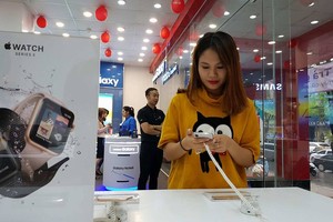 Vừa lên kệ Việt Nam, iPhone X chính hãng đã “cháy hàng“