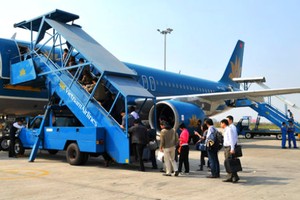 Khách đi Myanmar lên nhầm máy bay đến Singapore: Phạt tổ bay của Vietnam Airlines