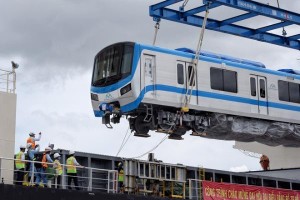 Hai đoàn tàu metro số 1 về đến cảng Khánh Hội TP.HCM