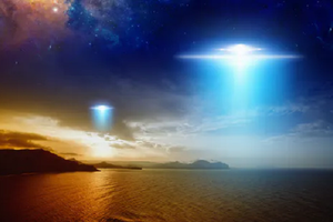 Tóm được UFO màu xanh kỳ quái 2 lần xuất hiện "trêu ngươi" con người? 