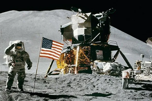 Bất ngờ quan điểm: "Sứ mệnh Apollo 11 được thực hiện ở phim trường"? 