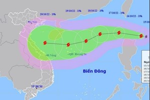 Bão Nesat đang hướng vào Biển Đông rất phức tạp, khó lường