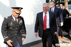 Bộ trưởng Quốc phòng Mỹ James Mattis tới Hà Nội