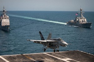 Điều chưa biết về cặp tàu chiến hộ tống USS Carl Vinson đến Đà Nẵng