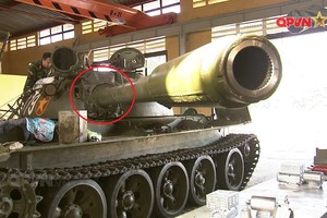 Công dụng không ngờ của tấm vải bạt trên xe tăng T-55 Việt Nam