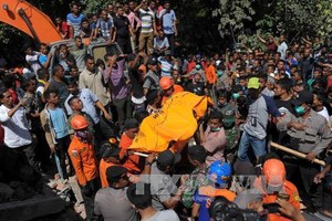 Hàng trăm người thương vong vì động đất tại Indonesia