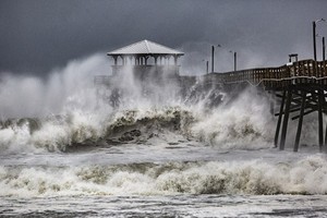 Hình ảnh đầu tiên khi siêu bão Florence đổ bộ bờ đông nước Mỹ