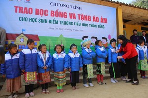 Tâm Bình khám bệnh, phát thuốc miễn phí cho người nghèo