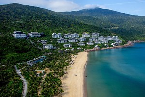 Mãn nhãn show trình diễn áo dài tại InterContinental Danang Sun Peninsula Resort