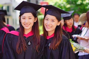 Chị em sinh đôi nổi tiếng người Trung Quốc cùng tốt nghiệp Harvard