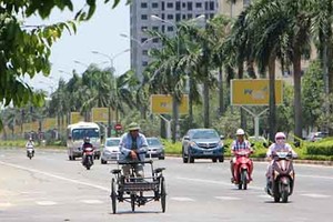 Người nghèo ở Đà Nẵng, Nghệ An gồng mình mưu sinh trên "chảo lửa"