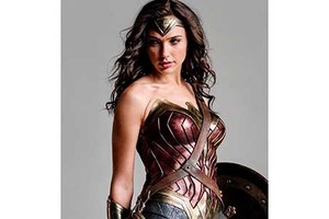 Nữ thần chiến binh “Wonder Woman” là ước mơ của bao đấng mày râu