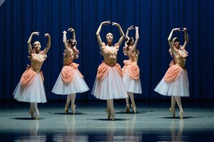 Khám phá cuộc sống khổ luyện của các vũ công Ballet trẻ