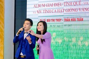 Rơi nước mắt với tuổi thơ nghèo khó của học trò Đan Trường, Cẩm Ly