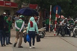 Xuất hiện nạn Grabbike "dỏm" tại các bến xe Hà Nội