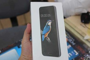 Bên trong hộp Bphone 2017 có gì?