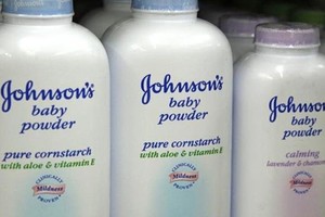 Johnson & Johnson bị kiện và phải bồi thường cho người tiêu dùng