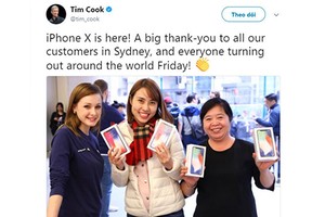 Cô gái Việt bất ngờ khi được CEO Apple đăng ảnh mua iPhone X