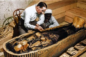 Chiêm ngưỡng xác ướp bằng vàng của Vua Tutankhamun