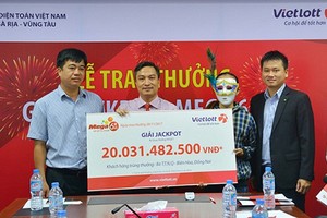 Khách hàng trúng Jackpot 20 tỷ đồng nhờ tin vào 6 số may mắn