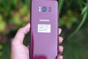 Galaxy S8 đỏ Burgundy đẹp lung linh về VN đầu tiên