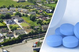 Mùi lạ từ nhà máy Viagra khiến dân làng Ireland rạo rực?