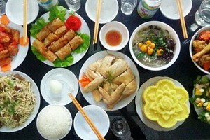 Cô vợ suốt ngày than béo nhưng lúc nào cũng nấu la liệt đồ ăn