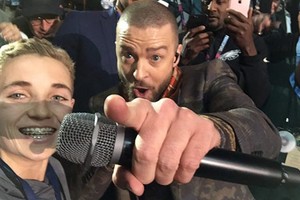 Trở thành hiện tượng mạng nhờ bức ảnh selfie với Justin Timberlake