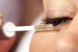 Công thức cực độc để có hàng mi cong vút mà không cần tới mascara