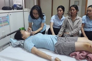 Cô gái trẻ kể lại giây phút bị đối tượng kề dao vào cổ và kéo lê