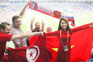 Mỹ nhân Hoa hậu Hoàn vũ nói sai tên đội dự World Cup tùm lum