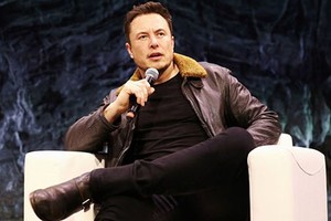 "Ấu dâm": Từ khiến tỷ phú Elon Musk mất gần 300 triệu USD