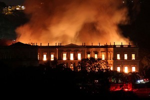 Video: Cháy ngùn ngụt ở bảo tàng 200 năm tuổi của Brazil