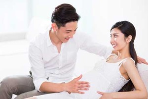 Mong mỏi 3 năm, vợ bất ngờ có bầu khiến chồng vui hơn Tết