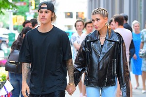 Justin Bieber và Hailey Baldwin hoãn đám cưới lần thứ 3