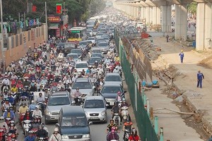 Video: Có nên cấm xe máy trên đường Nguyễn Trãi, Lê Văn Lương?