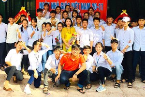 Góc "con nhà người ta": 40 học sinh vùng lũ Nghệ An đỗ đại học