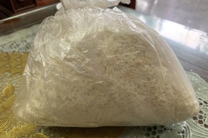 Nọc độc rắn đông khô thành bột 400 triệu đồng/kg, dân tích đầy nhà