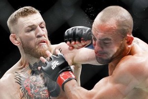 Video: Những đòn combo knock-out ấn tượng của UFC