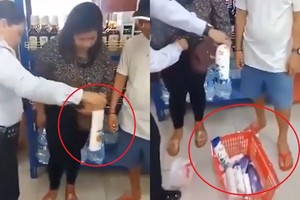 Video: Người phụ nữ giấu hơn chục món hàng trong người