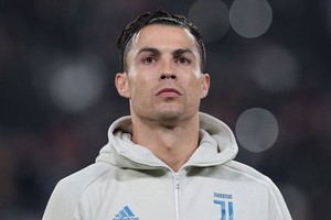 Video: Top 5 cầu thủ bóng đá giàu nhất thế giới, Ronaldo không phải số 1