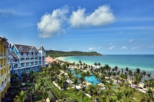 Giá vé máy bay giảm kịch sàn, khách ồ ạt đặt tour du lịch