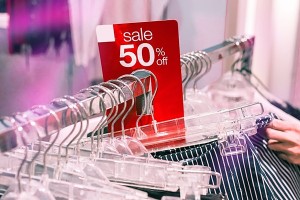 Hiểu cách người bán "làm giá" trong Black Friday để tránh mua sắm lãng phí