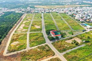 Khách hàng căng băng rôn "tố" Tổng công ty Thái Sơn lừa đảo