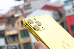 Tận thấy iPhone Pro Max mạ vàng 24K tại Việt Nam