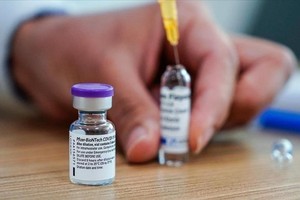 Tiêm vaccine Pfizer gia hạn cho người từ 12 tuổi trở lên