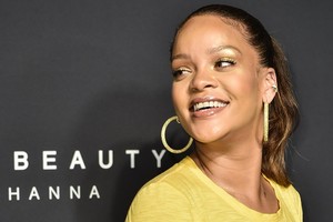 Cách nữ ca sĩ giàu nhất thế giới Rihanna kiếm tiền "khủng"