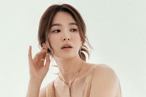 Song Hye Kyo nhận lời chúc y hệt bà xã Hyun Bin