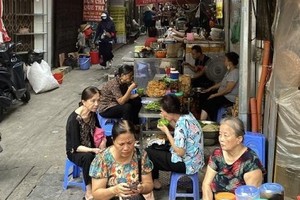 “Siêu ngõ ẩm thực” chợ Đồng Xuân với… 50.000 đồng