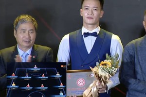 Hoàng Đức giành giải Cầu thủ xuất sắc nhất V-League 2023